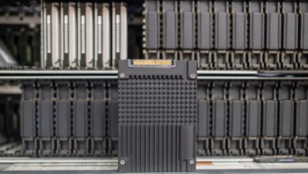 Veri merkezleri için 30 TB kapasiteli SSD duyuruldu: Sınıfının en iyisi