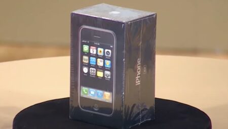 2007’den beri kutusu açılmamış iPhone, rekor fiyata satılacak