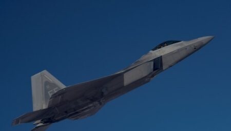 ABD, F-22 savaş uçaklarıyla bir UFO düşürdüğünü duyurdu