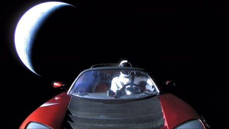 Elon Musk’ın 5 yıl önce uzaya fırlattığı Tesla Roadster şimdi nerede?