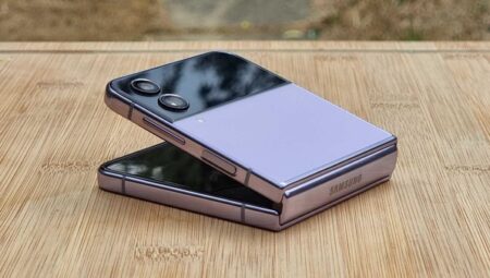 Katlanabilir telefon satışları ilk defa serbest düşüşte