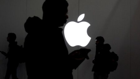 Apple çalışanlarını yasadışı yollarla işten çıkarmakla suçlanıyor