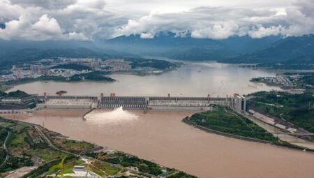 Çin, türünün tek örneği dev barajın inşasında sona yaklaşıyor