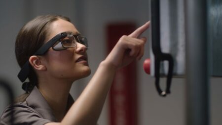 Google, artırılmış gerçeklik gözlüğünün fişini çekiyor